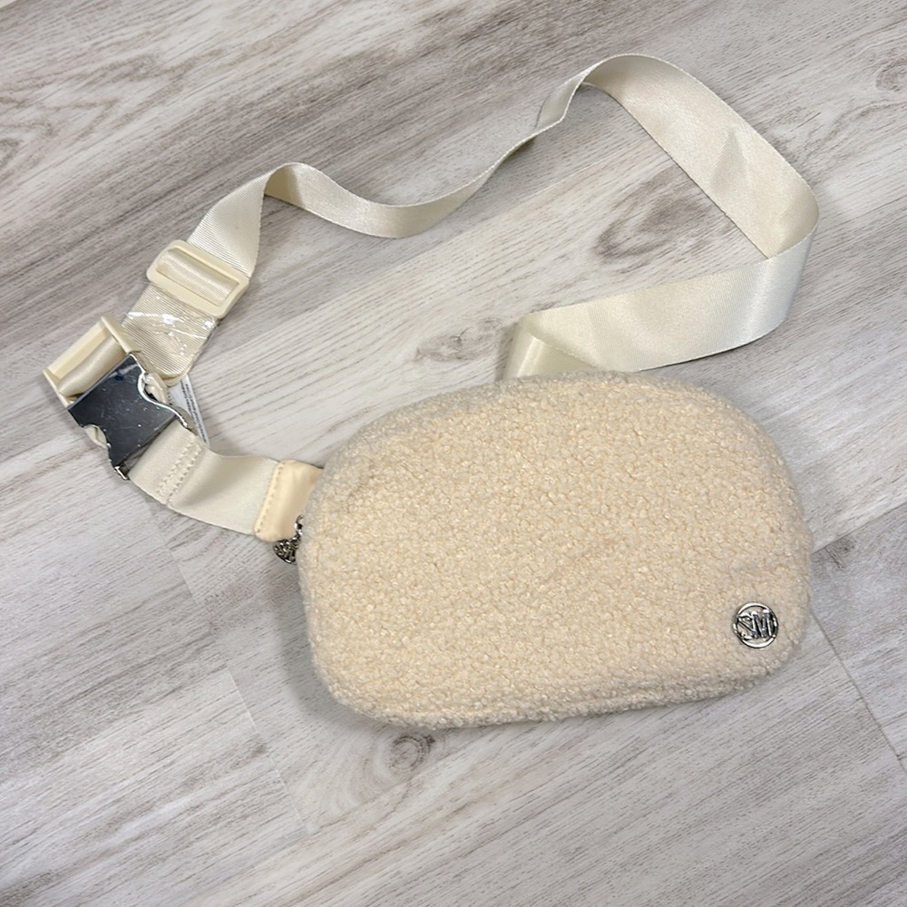 Steve Madden Cream Teddybear Sherpa Nylon Zipper Belt Bag‎ Crossbody Fanny Pack